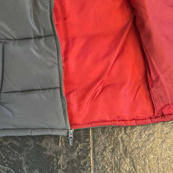 Weatherproof 2 piece set, quilted vest with zipped hoodie. Size Large - Picture 4 of 6